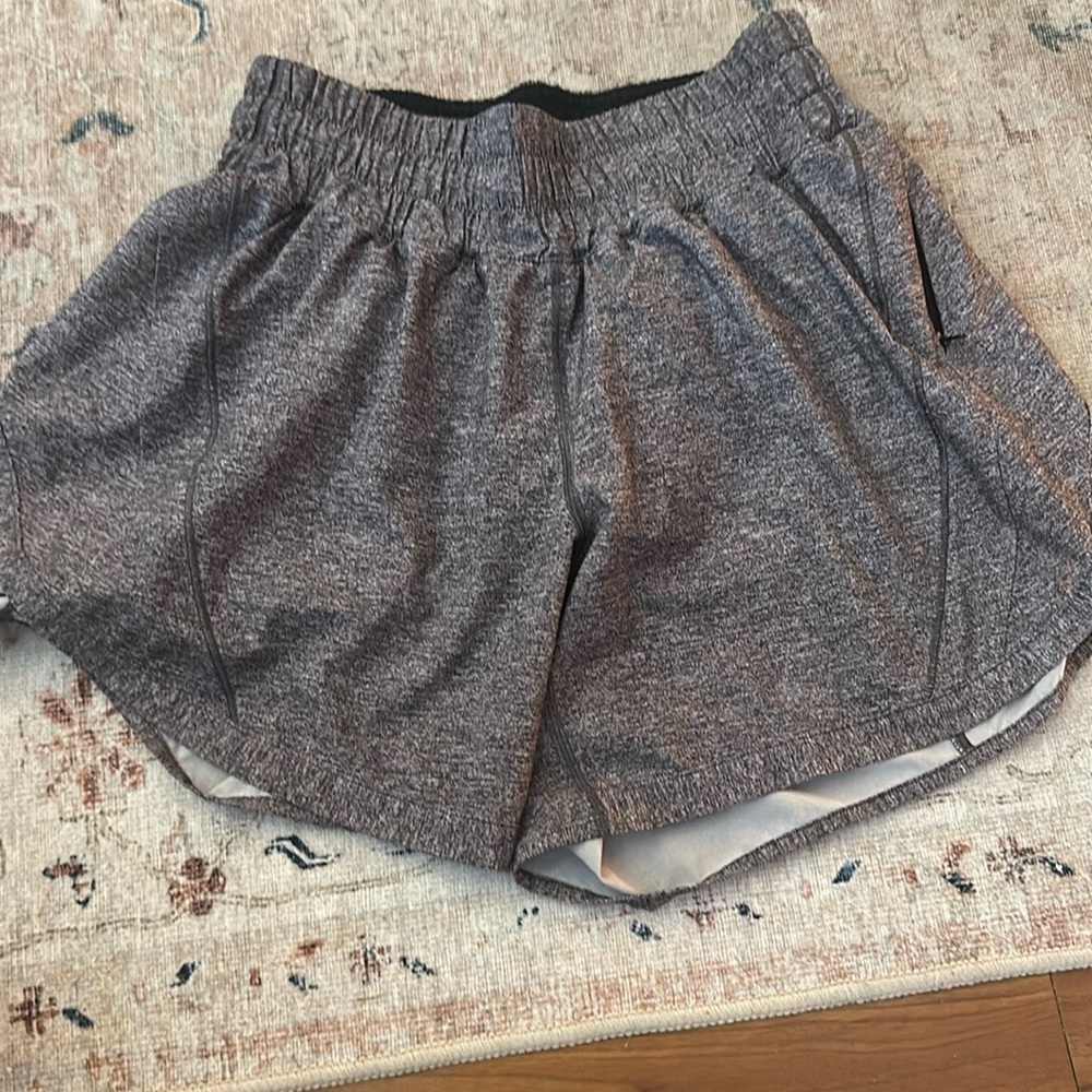 Lululemon Track That Mid-Rise Lined
Short 5"